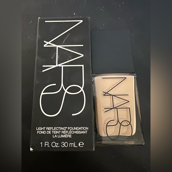 BNIB MARS Light Reflecting Skin Improving Medium Coverage Foundation (Shade L2) - Picture 1 of 8